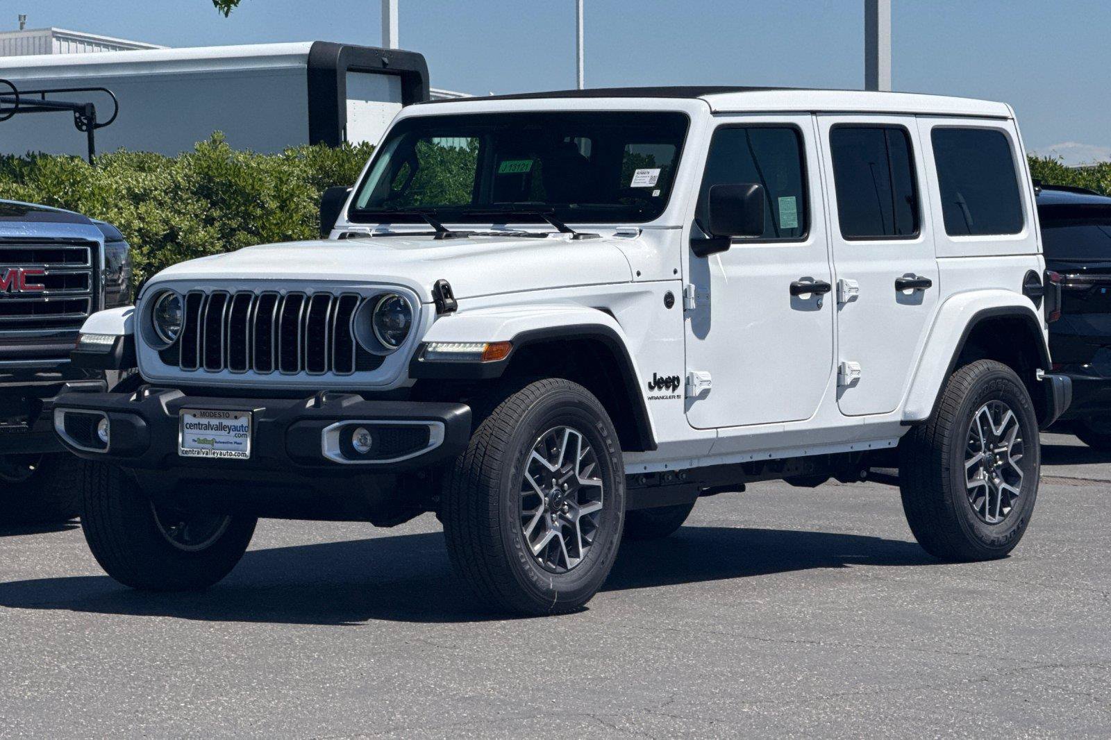 New 2026 Jeep Wrangler Unlimited Sahara AWD/4WD image 8