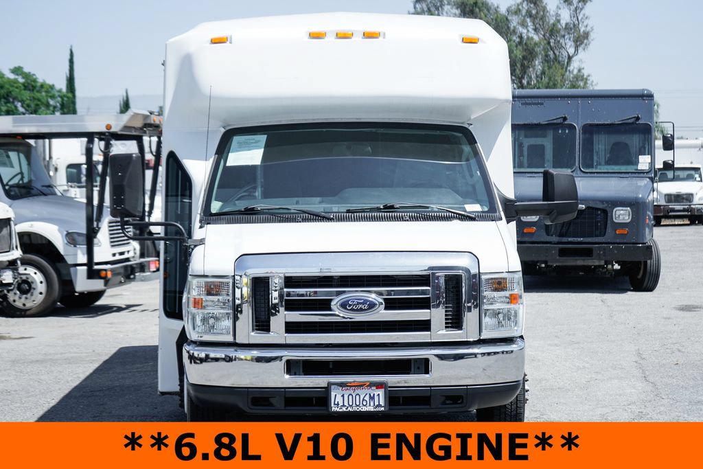 Used 2013 Ford E-450 and Econoline 450 Super Duty w/ Shuttle Bus Prep Pkg RWD image 3