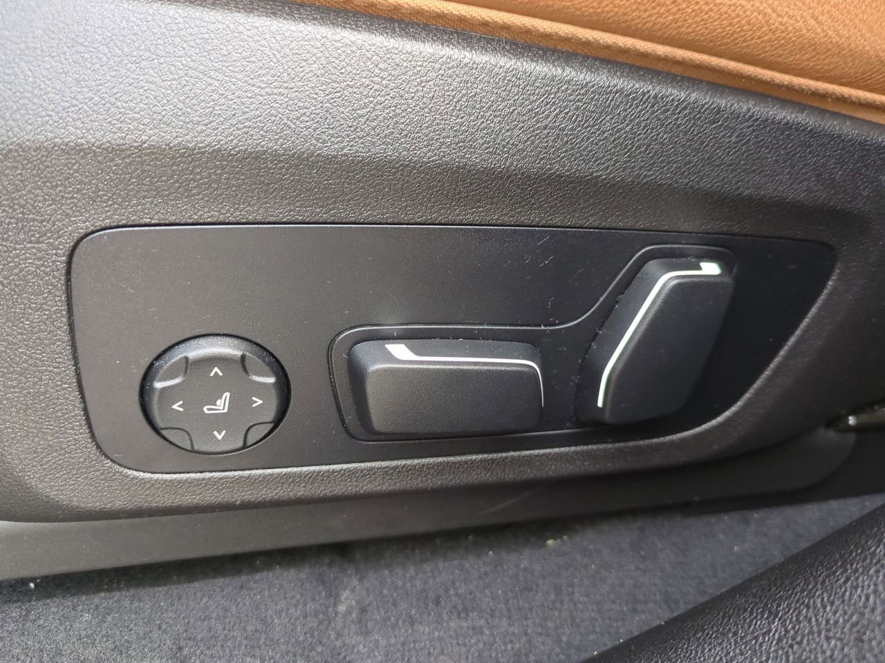 Used 2024 BMW X3 sDrive30i w/ Premium Package image 35