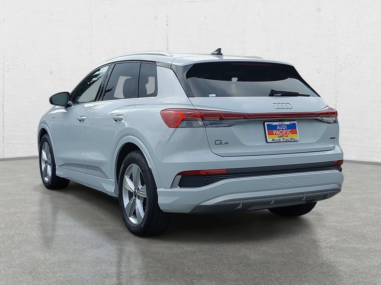 Used 2025 Audi Q4 e-tron Premium w/ Convenience Package AWD/4WD image 7