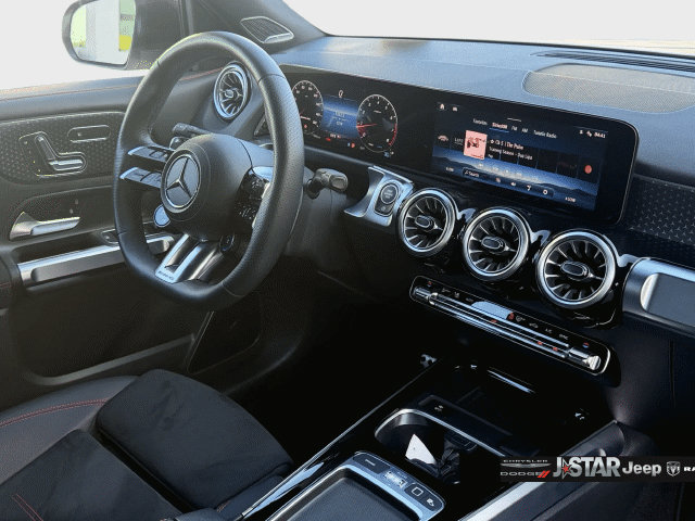 Used 2026 Mercedes-Benz GLB 35 AMG 4MATIC image 18