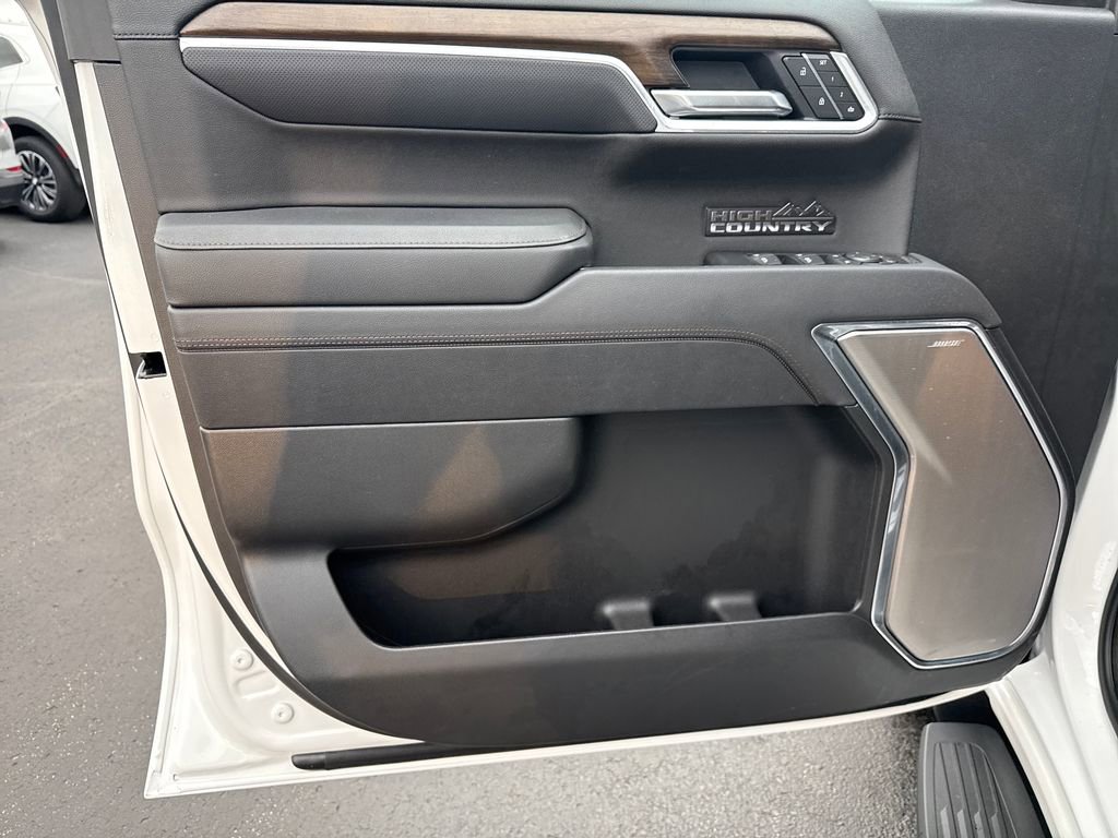 Used 2025 Chevrolet Silverado 1500 High Country w/ High Country Premium Package image 12
