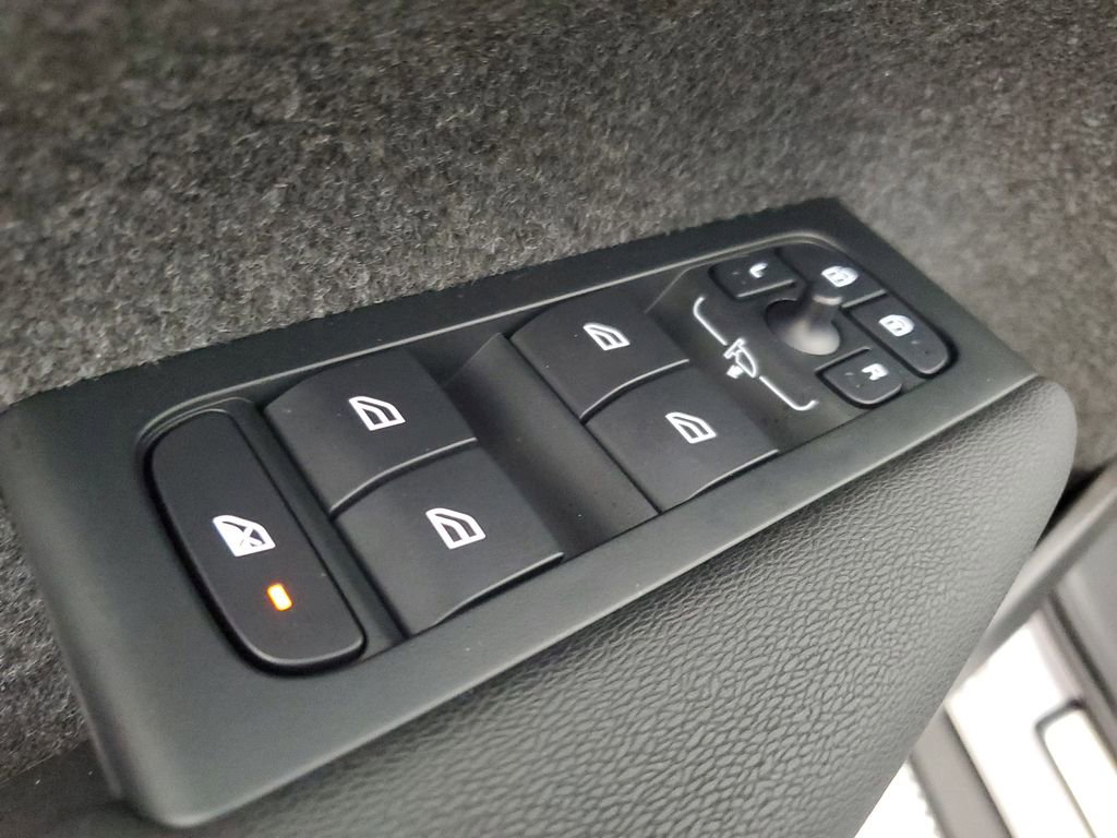 Certified 2026 Volvo XC40 B4 Plus w/ Climate Package image 22