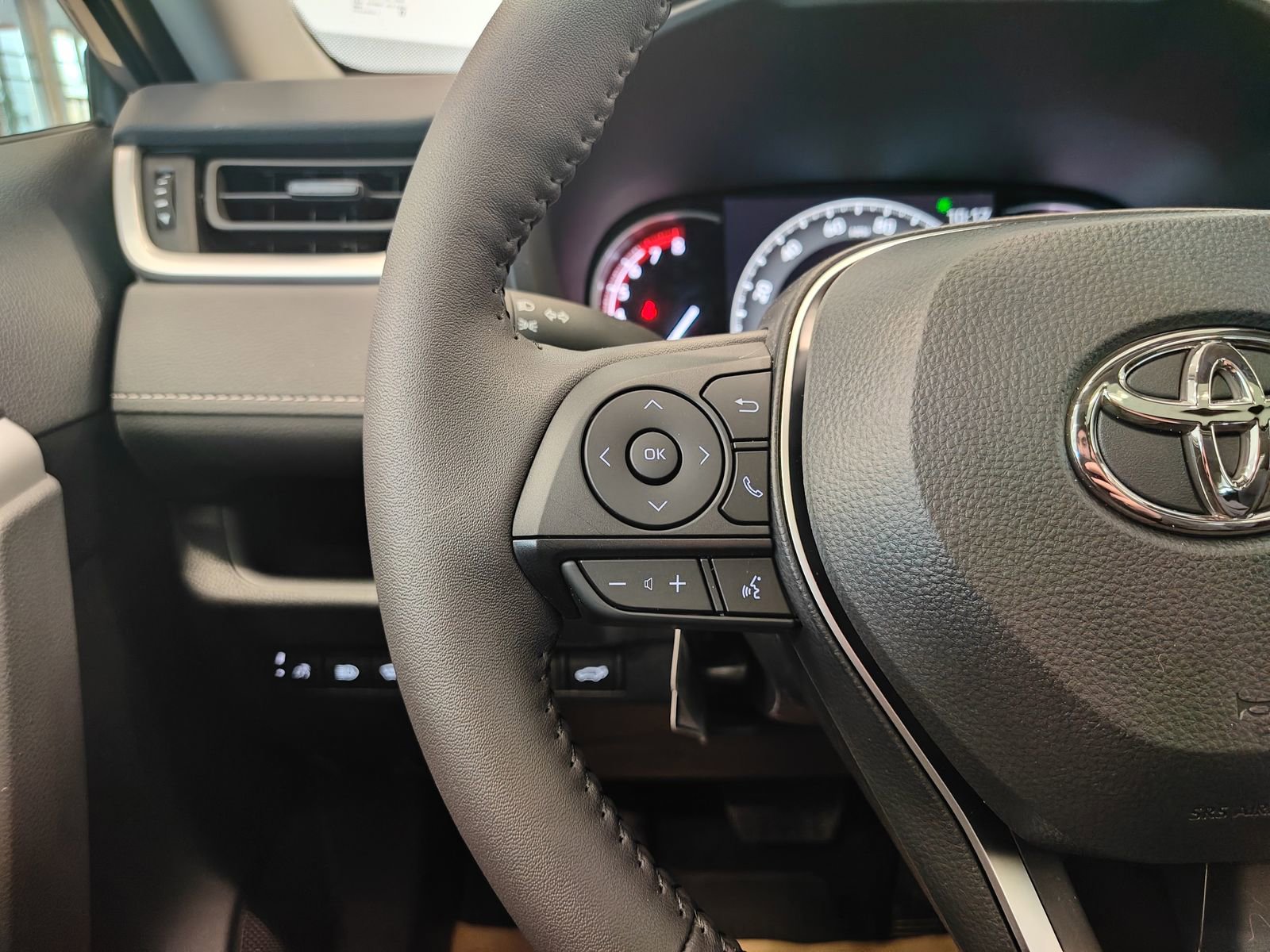 New 2025 Toyota RAV4 XLE w/ Convenience Package image 23