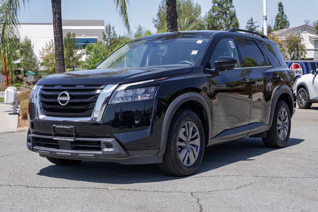 Used 2024 Nissan Pathfinder SV FWD image 8