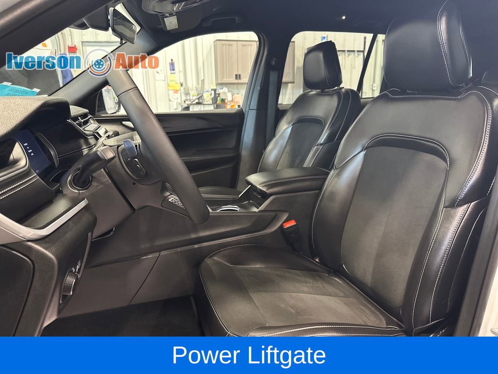 Used 2025 Jeep Grand Cherokee Altitude AWD/4WD image 18