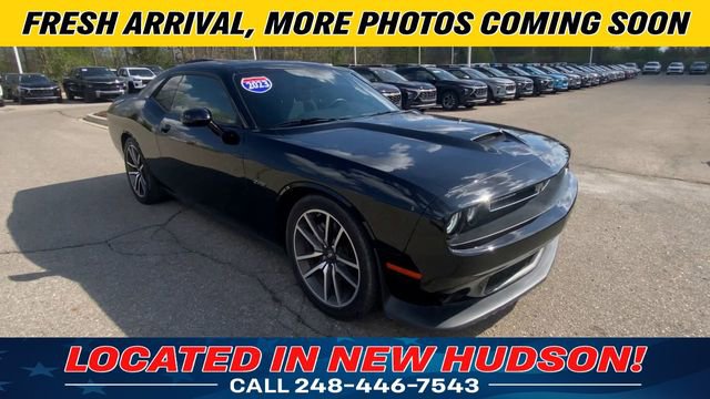 Used 2023 Dodge Challenger R/T RWD image 4