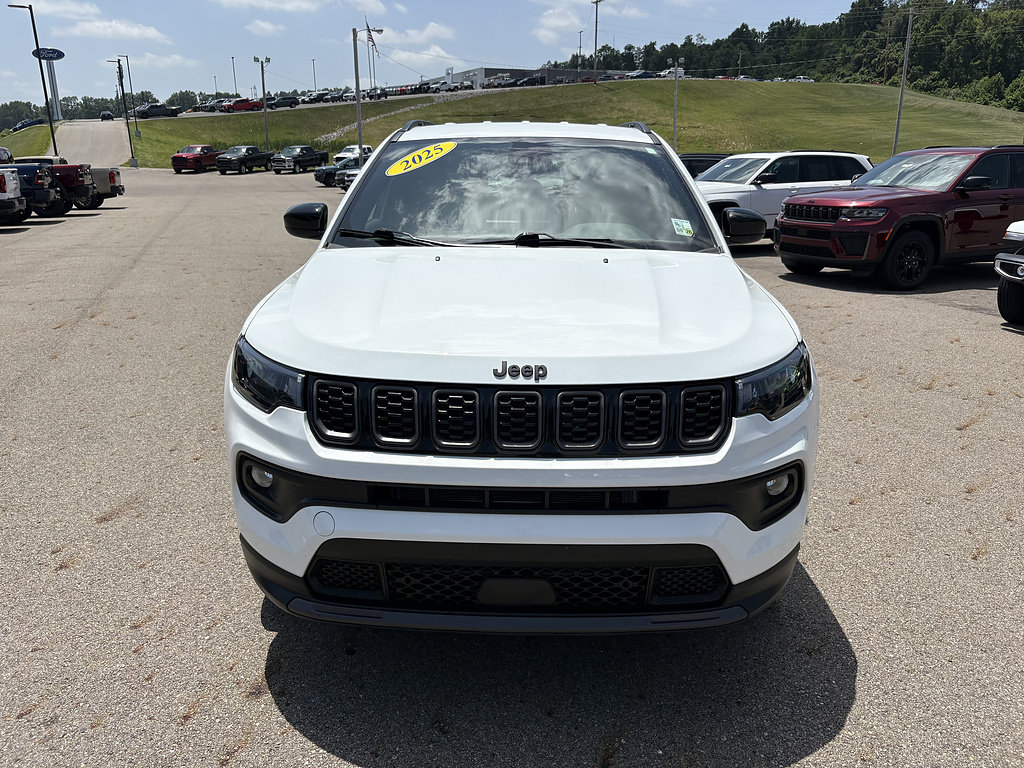 Used 2025 Jeep Compass Latitude w/ Convenience Group AWD/4WD image 8