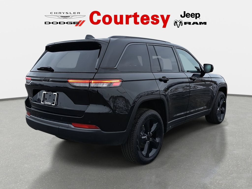 New 2026 Jeep Grand Cherokee Limited w/ Limited Altitude Package AWD/4WD image 3