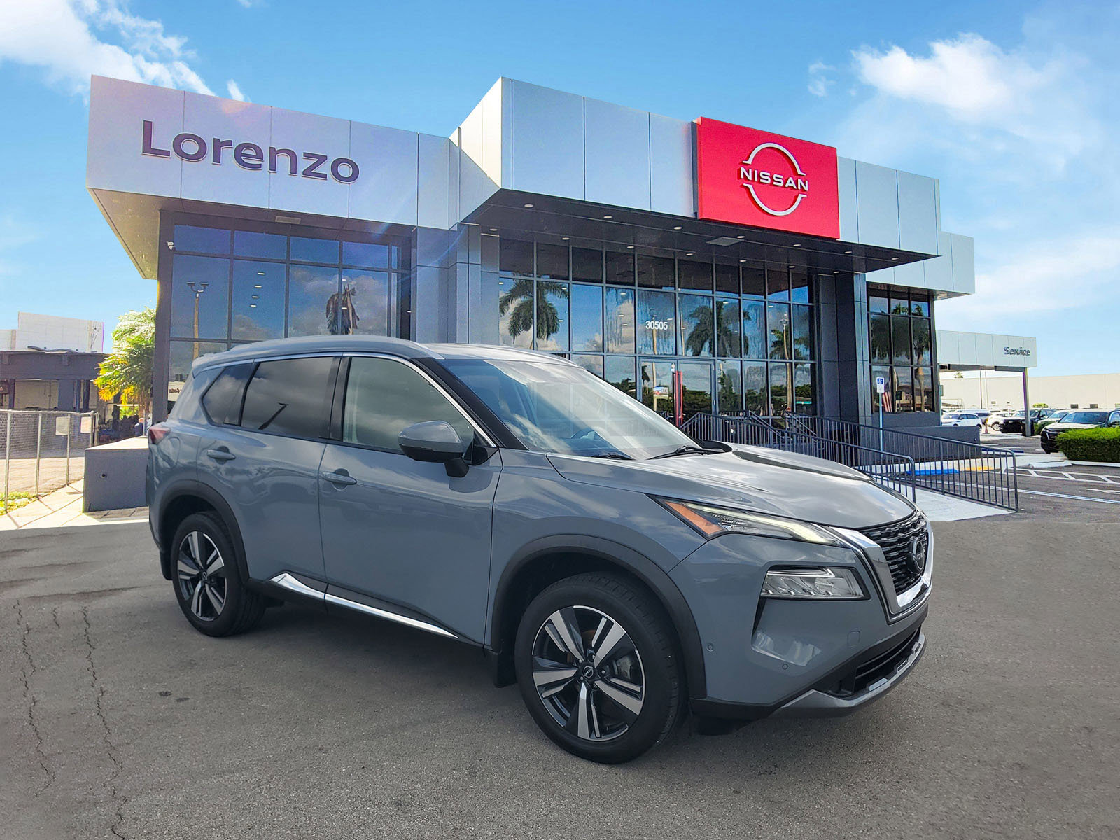 Used 2023 Nissan Rogue SL w/ SL Premium Package image 3