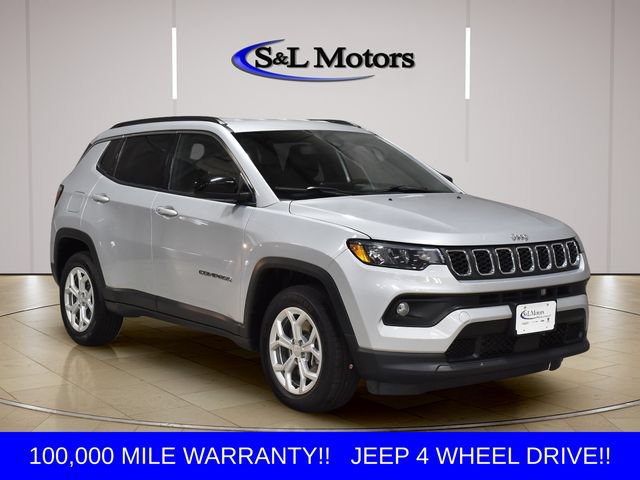 Used 2024 Jeep Compass Latitude AWD/4WD image 1