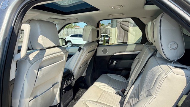 Used 2017 Land Rover Discovery First Edition AWD/4WD image 9