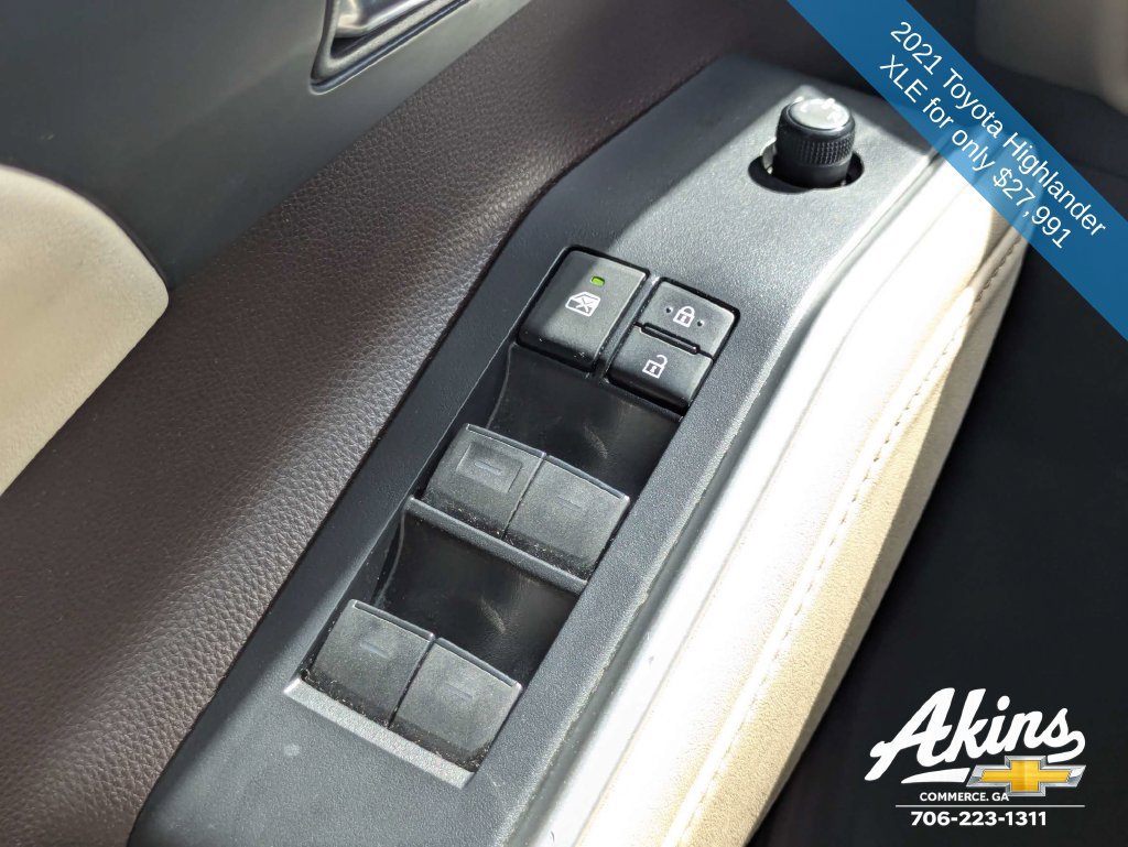 Used 2021 Toyota Highlander XLE FWD image 24