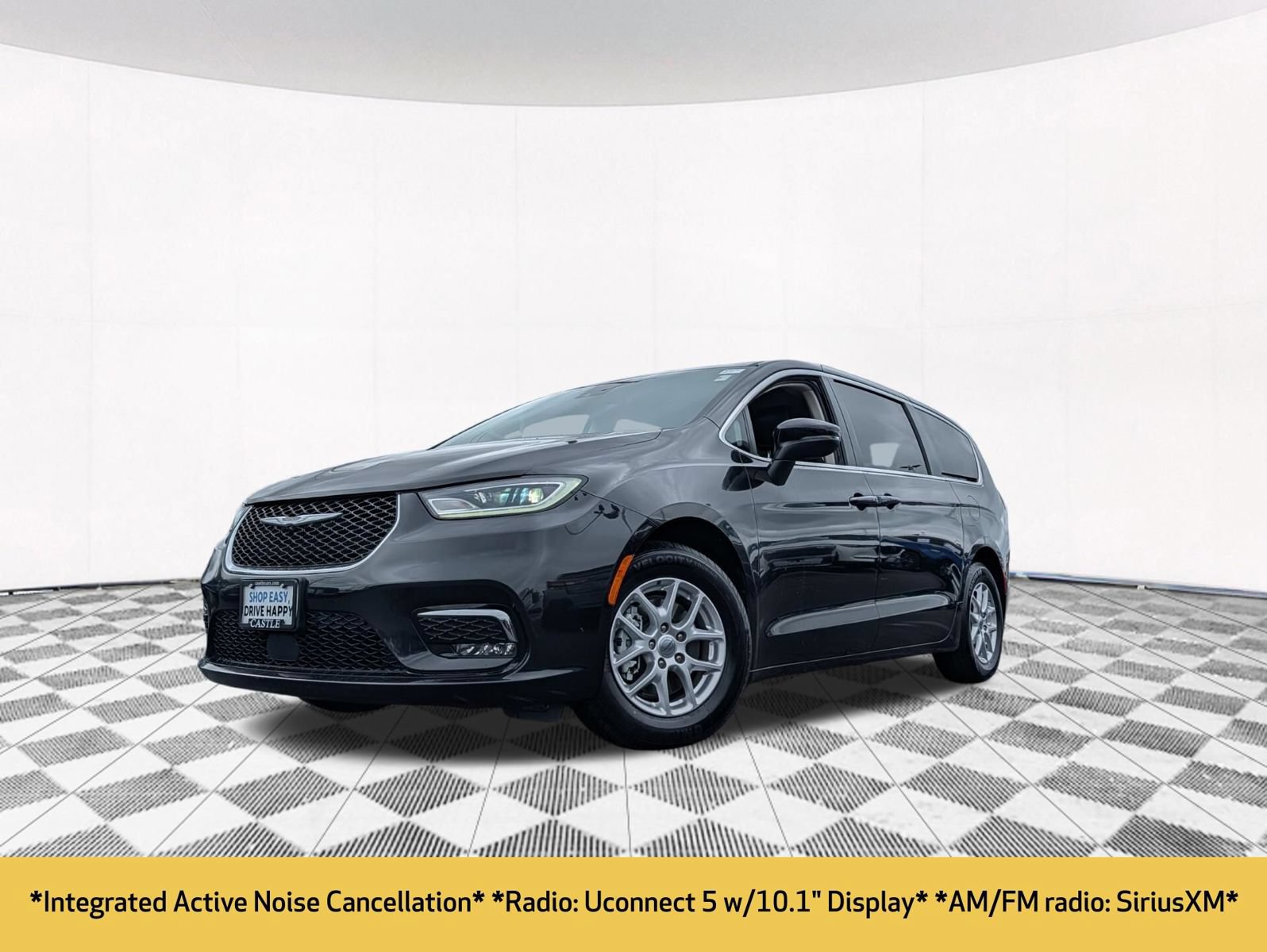 Used 2023 Chrysler Pacifica Touring-L FWD image 2