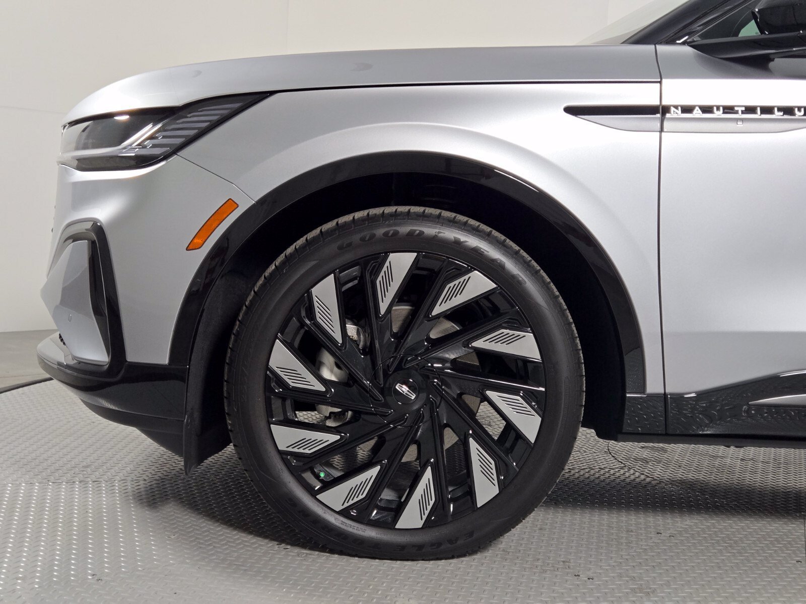 New 2026 Lincoln Nautilus Reserve w/ Jet Appearance Package AWD/4WD image 11