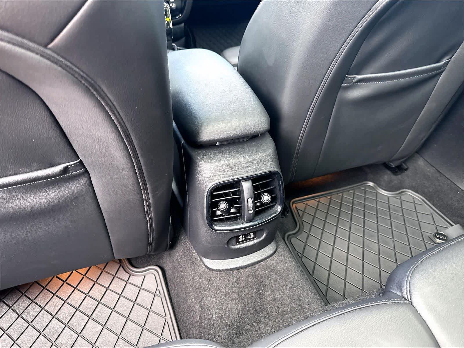 Used 2022 MINI Cooper Clubman S w/ Premium Package FWD image 12