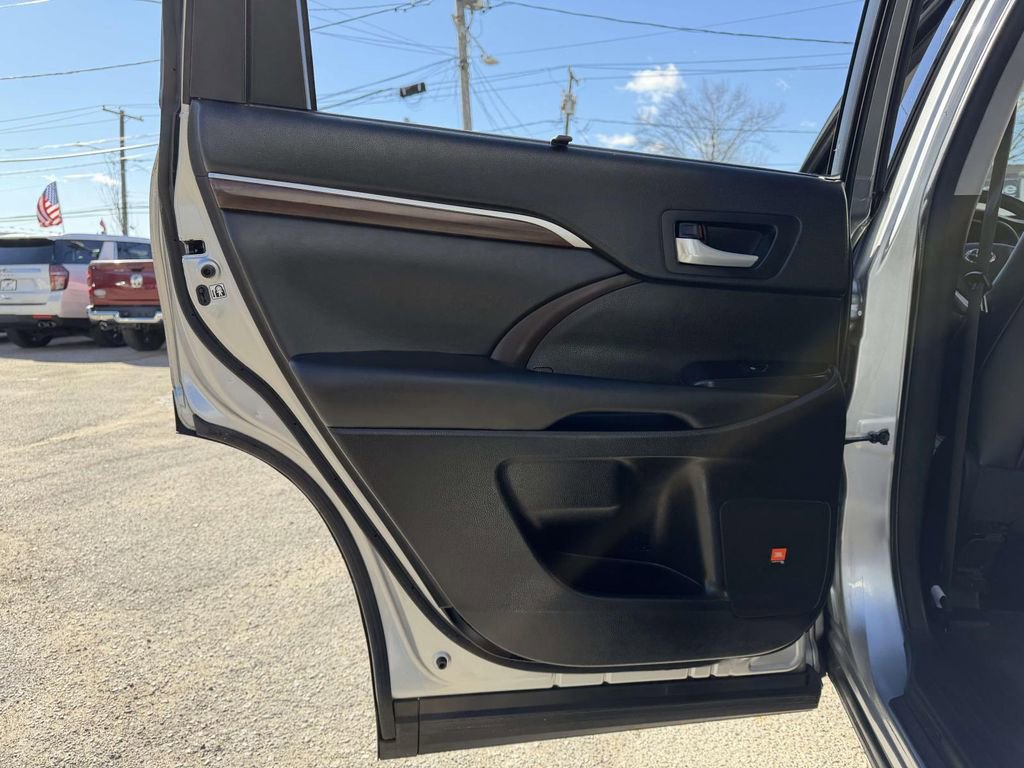 Used 2016 Toyota Highlander Limited w/ Protection Package #3 image 26