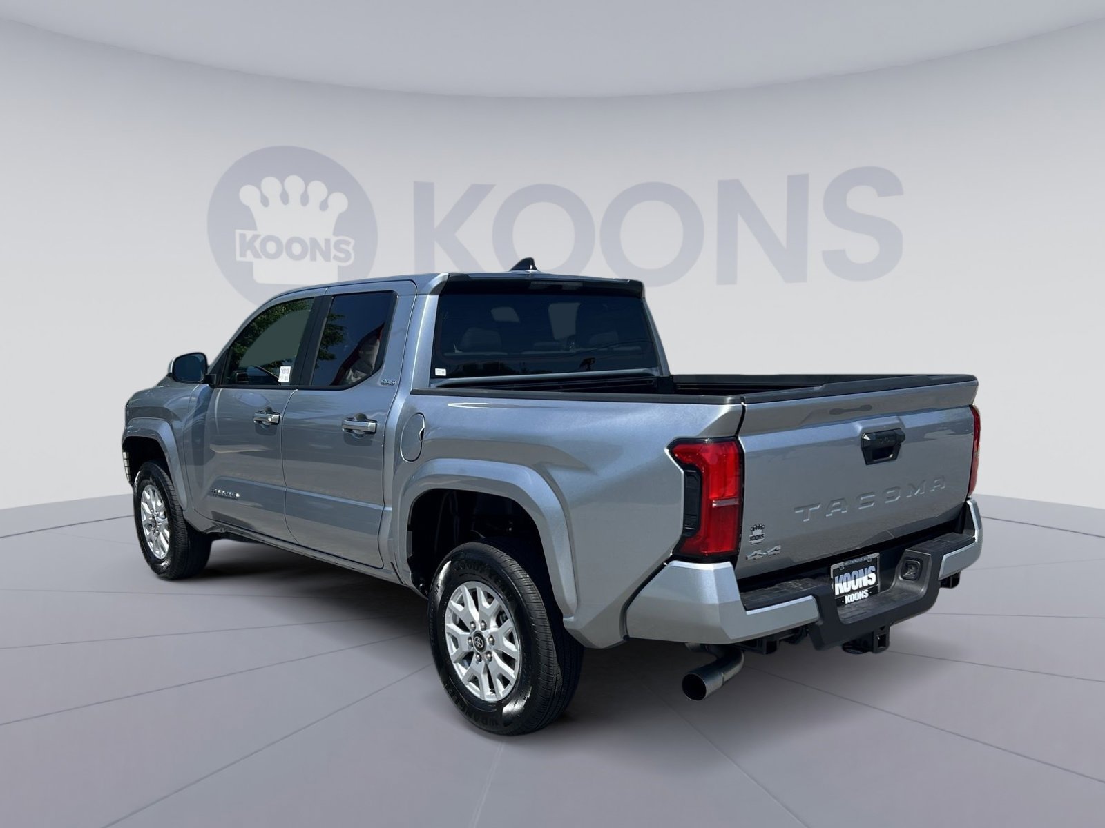 Used 2026 Toyota Tacoma SR5 AWD/4WD image 4