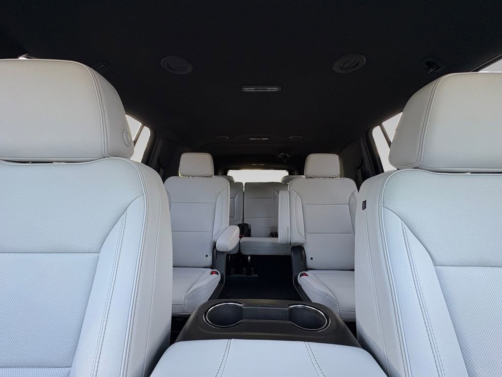 New 2026 Chevrolet Suburban Premier image 2