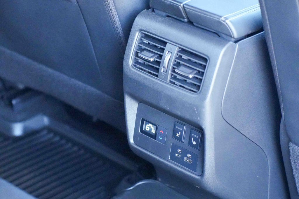 Used 2021 Nissan Rogue Platinum AWD/4WD image 23