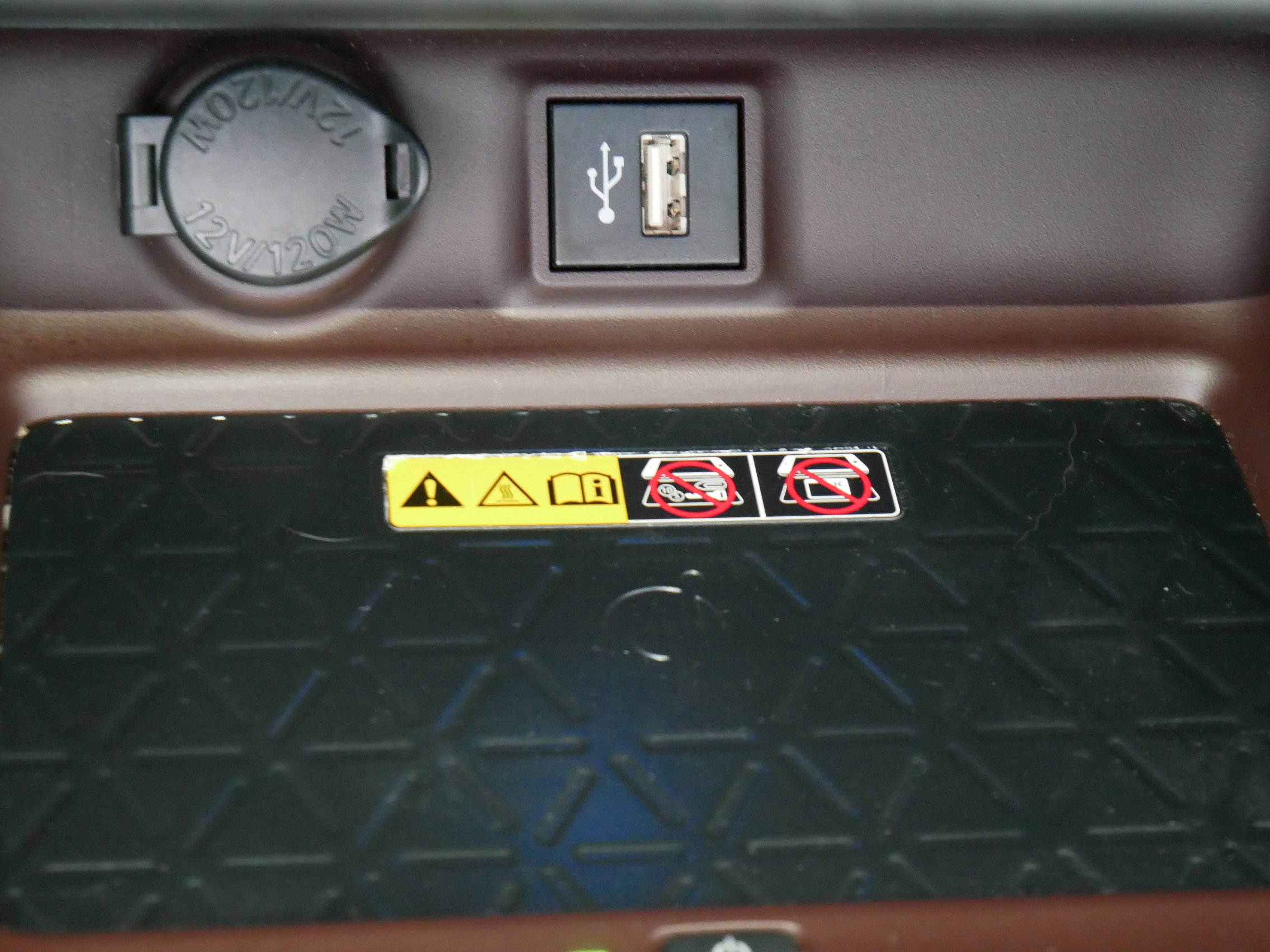 Used 2023 Toyota RAV4 Limited image 30