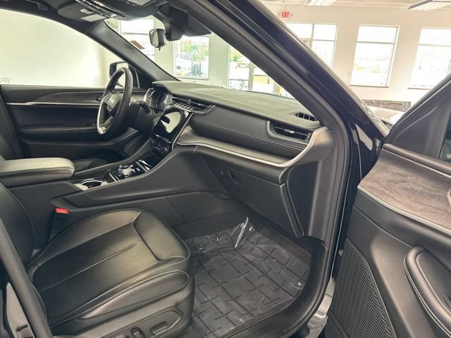 Used 2024 Jeep Grand Cherokee Limited w/ Black Appearance Package AWD/4WD image 26