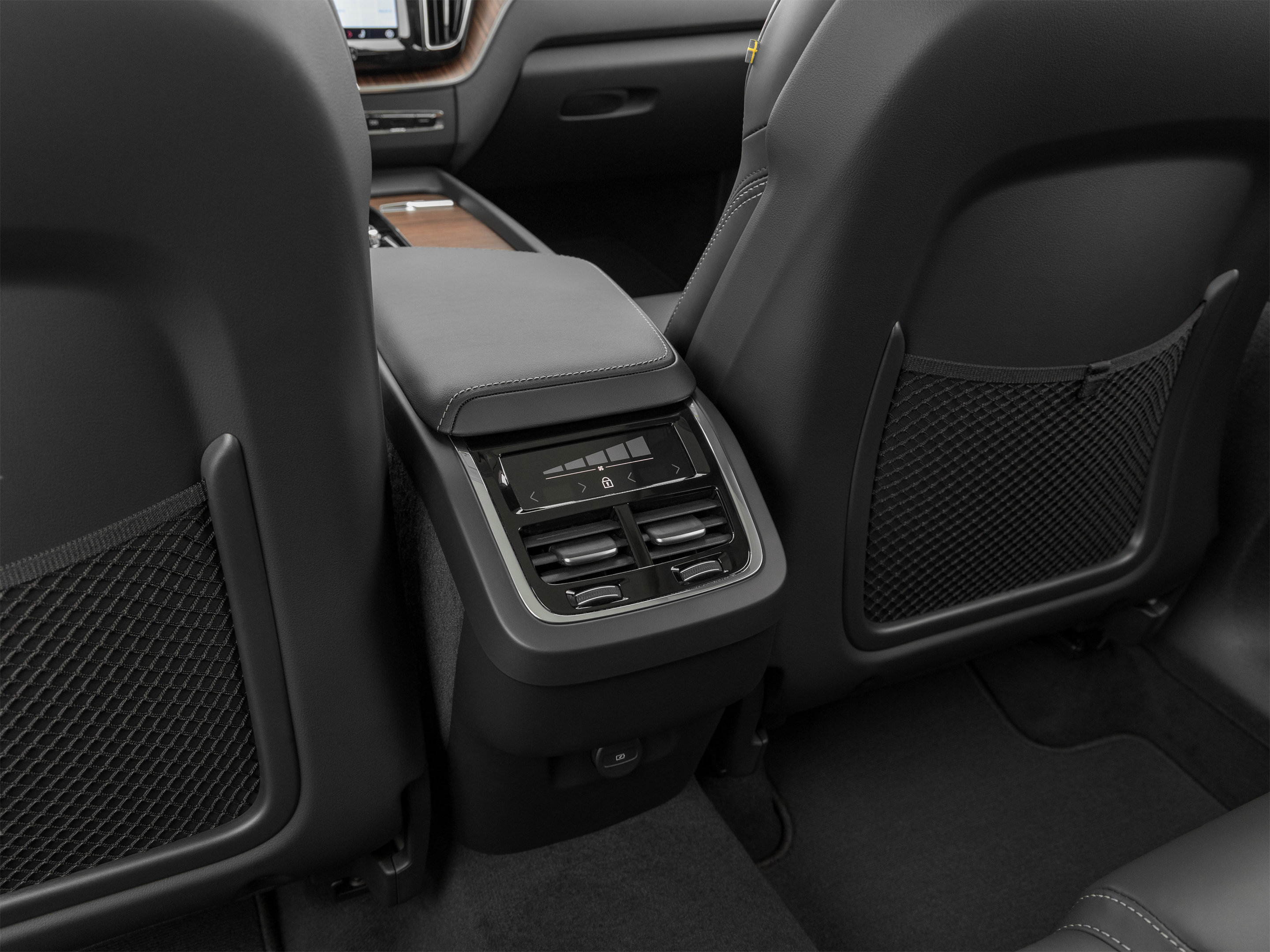 Used 2023 Volvo XC60 B5 Ultimate w/ Climate Package FWD image 25