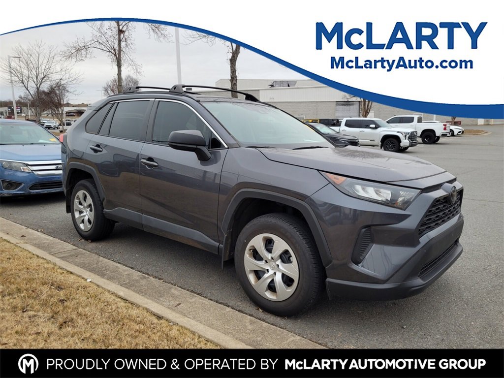 Used 2020 Toyota RAV4 LE image 1