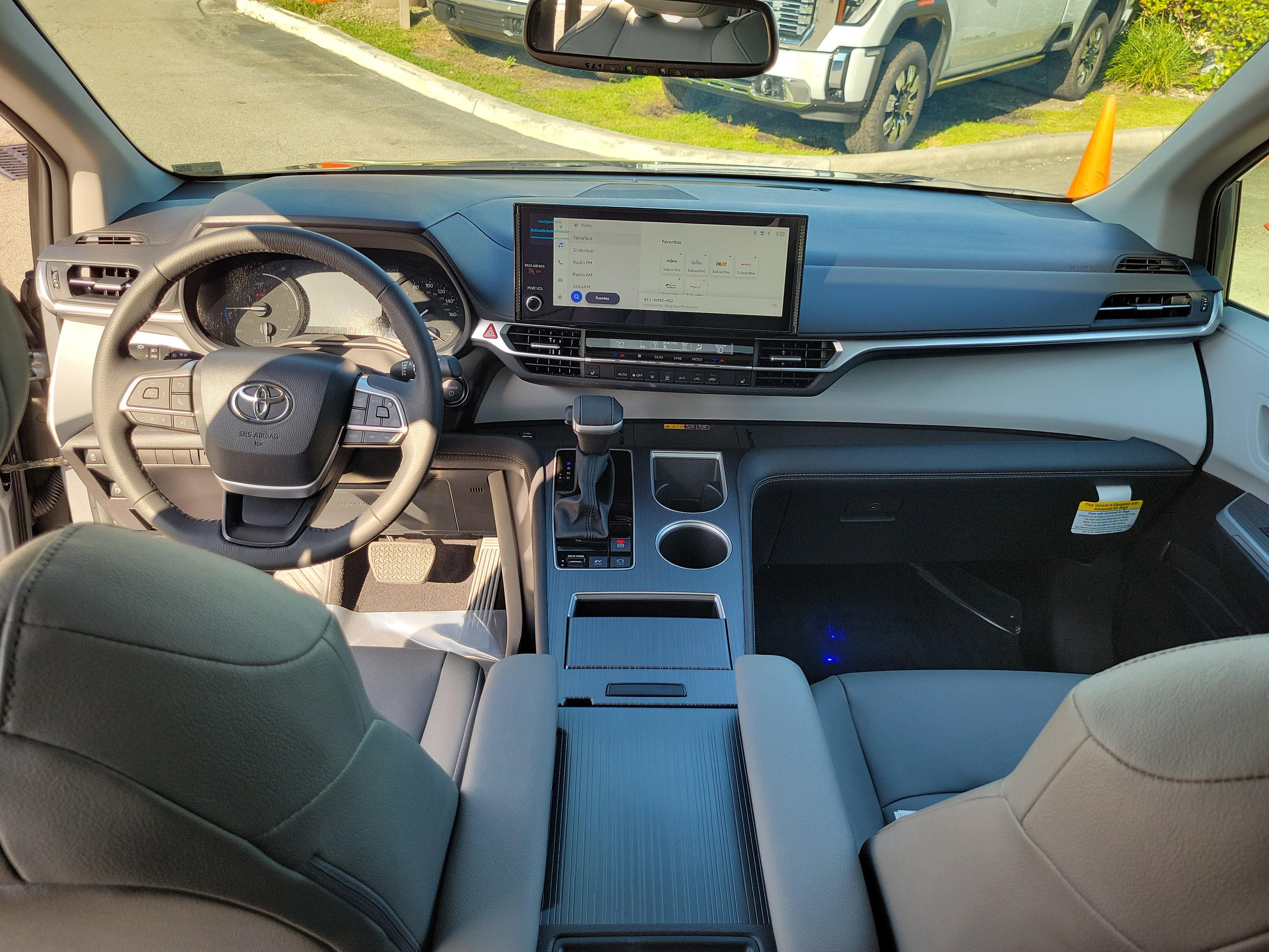 Used 2026 Toyota Sienna XLE FWD image 20