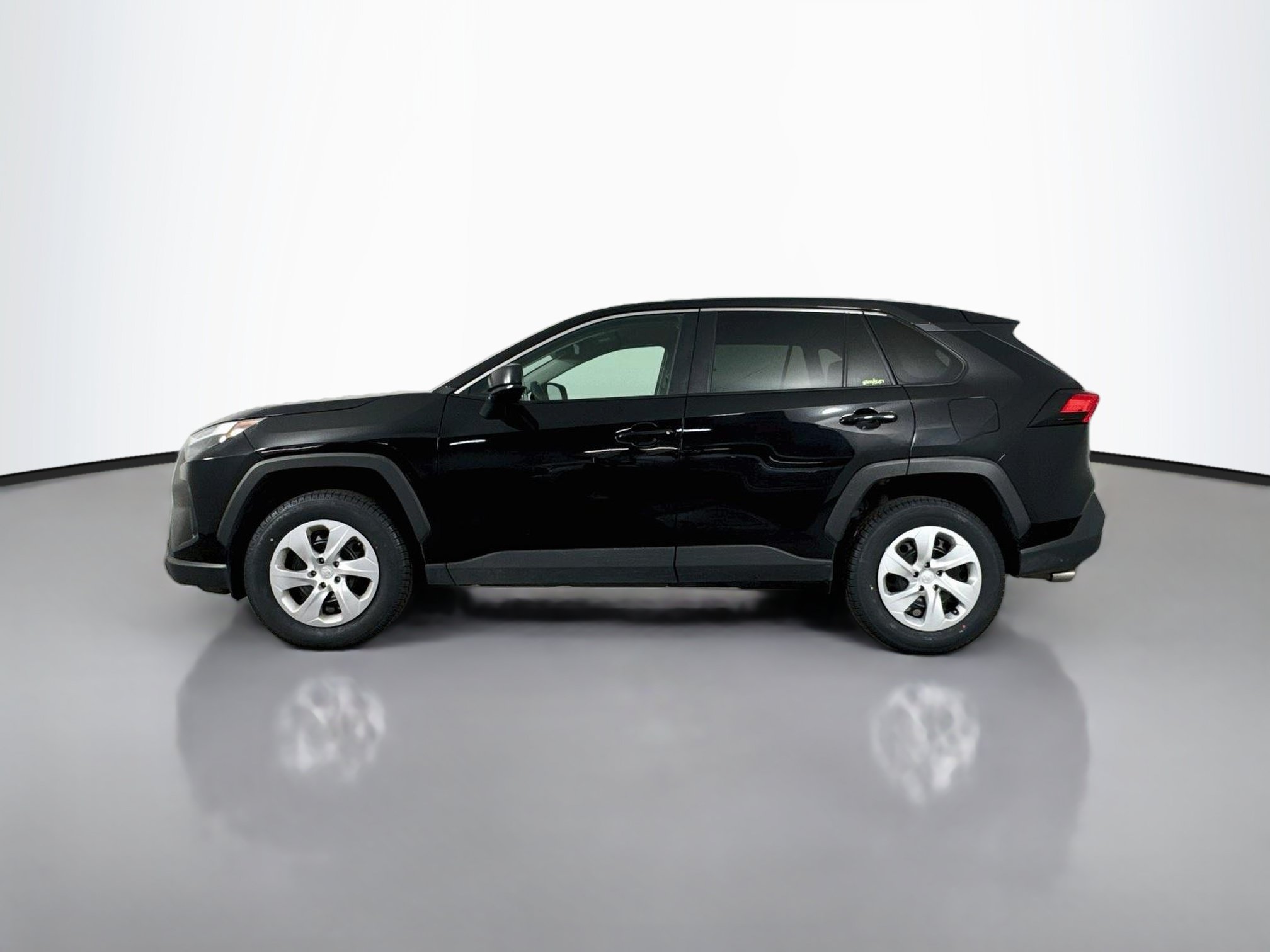 Certified 2025 Toyota RAV4 LE AWD/4WD image 4