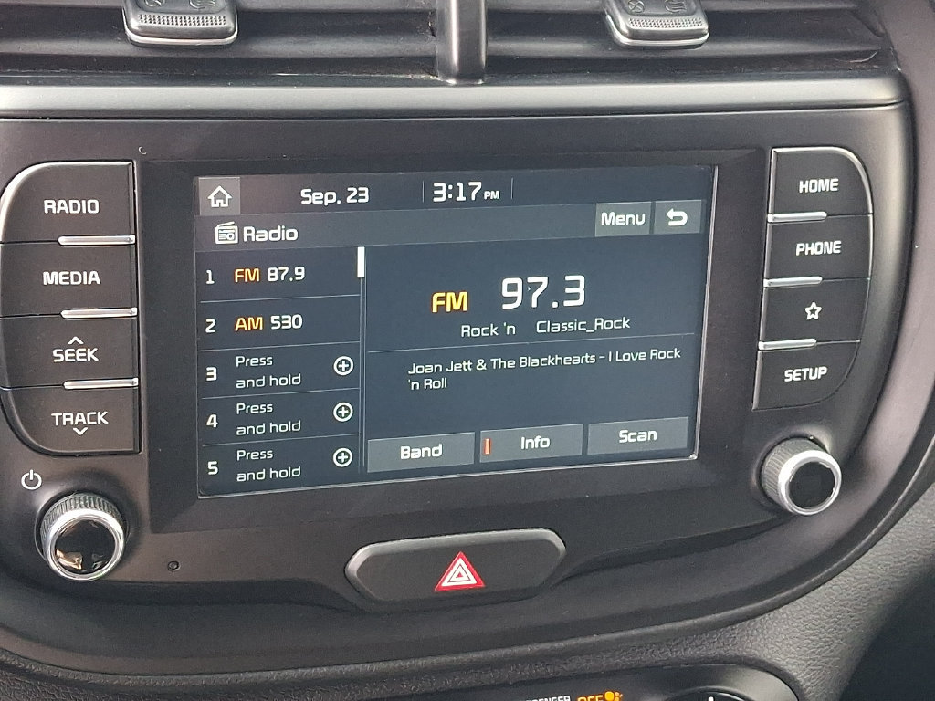 Used 2020 Kia Soul LX FWD image 18