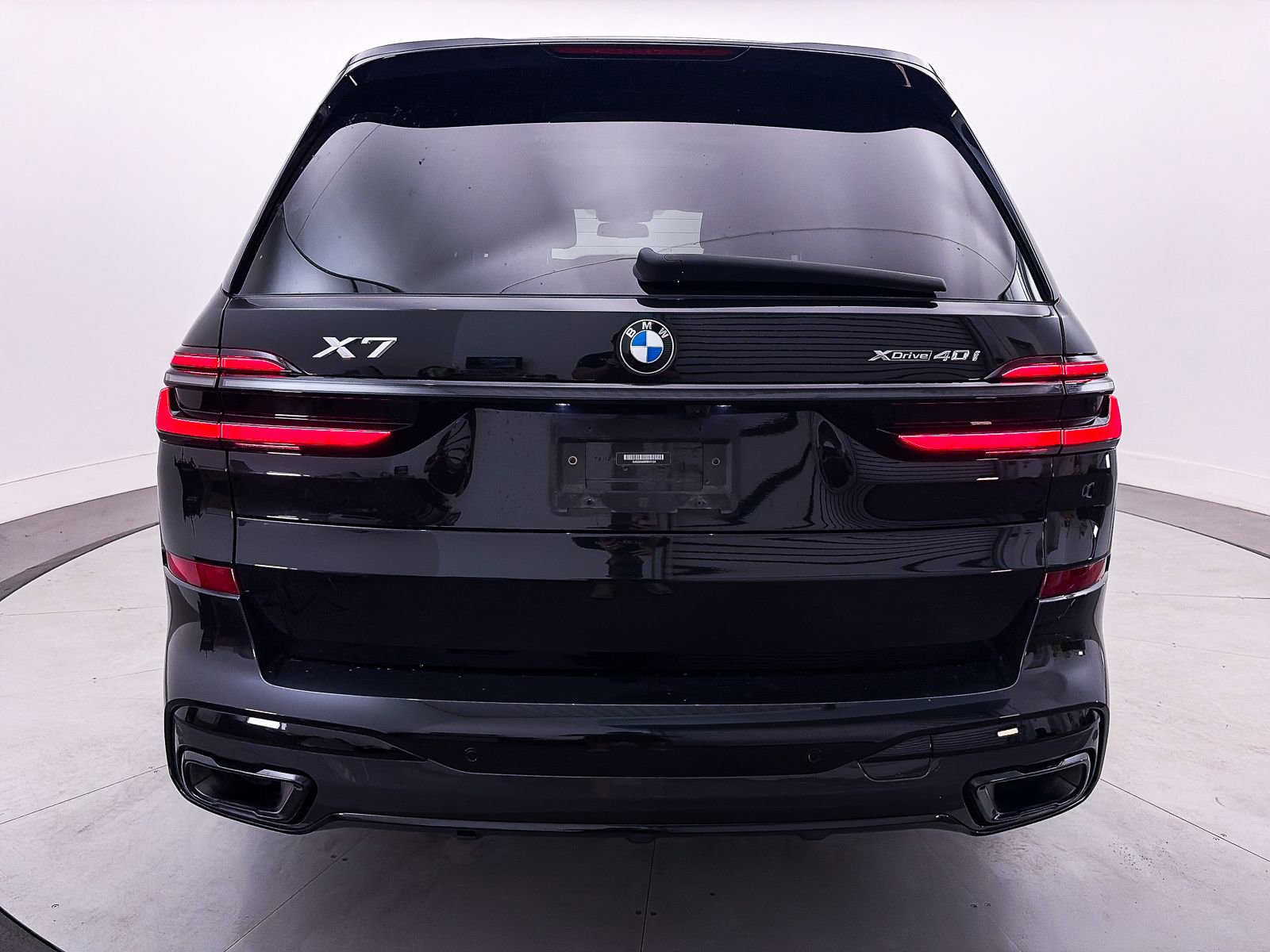 Used 2024 BMW X7 xDrive40i w/ M Sport Package image 16