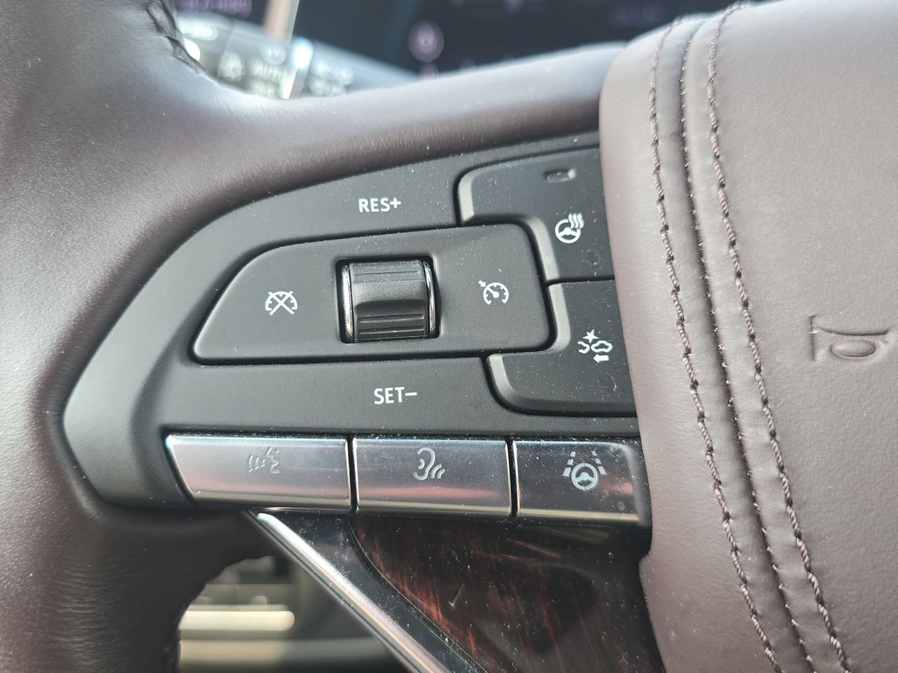 Certified 2023 Cadillac Escalade ESV Premium Luxury Platinum w/ LPO, Radiant Package AWD/4WD image 38