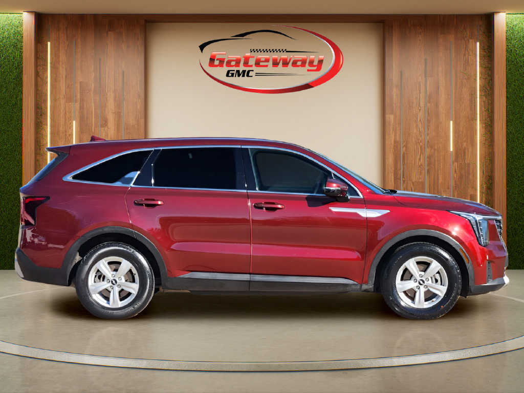 Used 2024 Kia Sorento LX FWD image 4