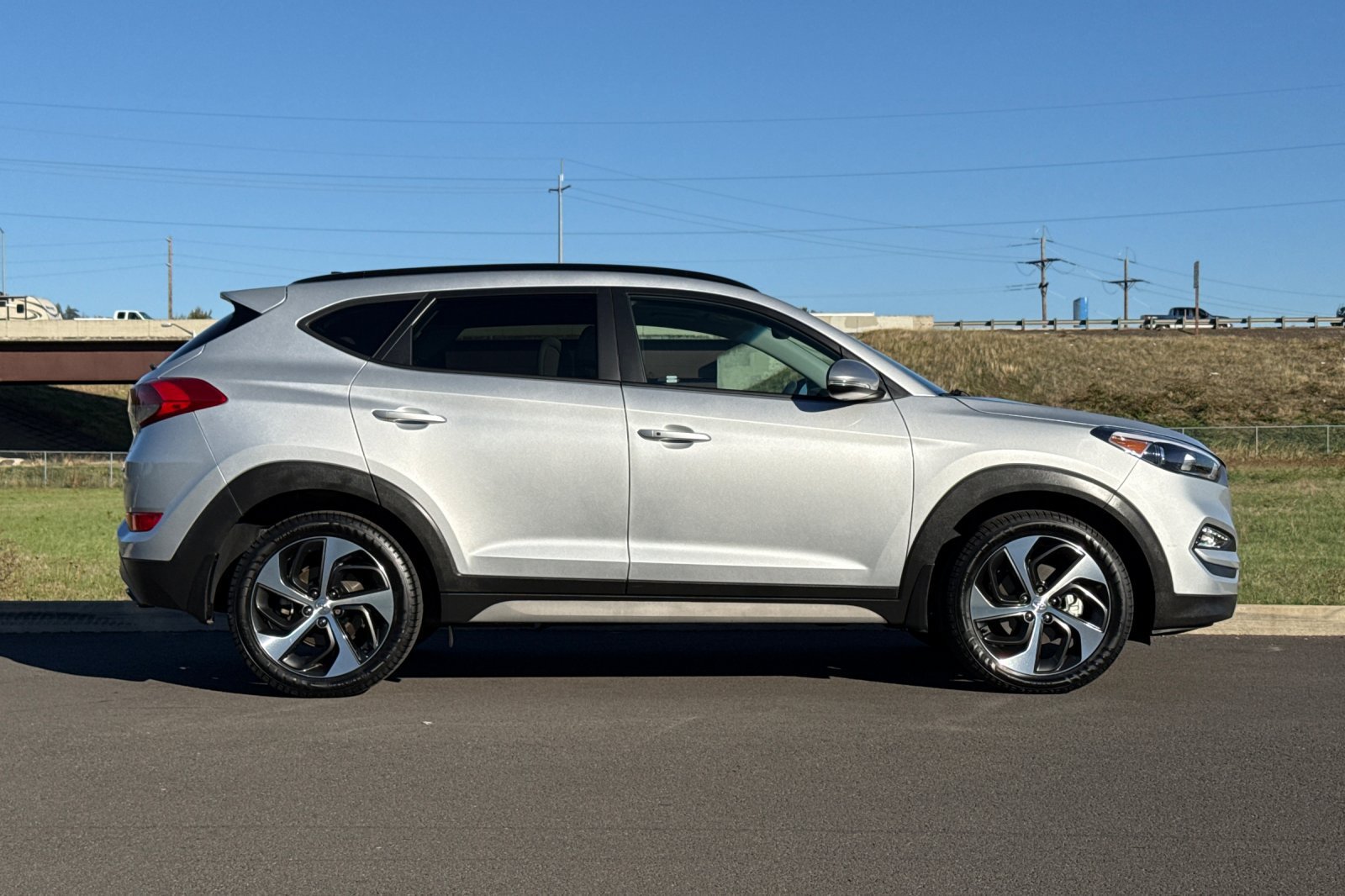 Used 2018 Hyundai Tucson Value w/ Cargo Package AWD/4WD image 2