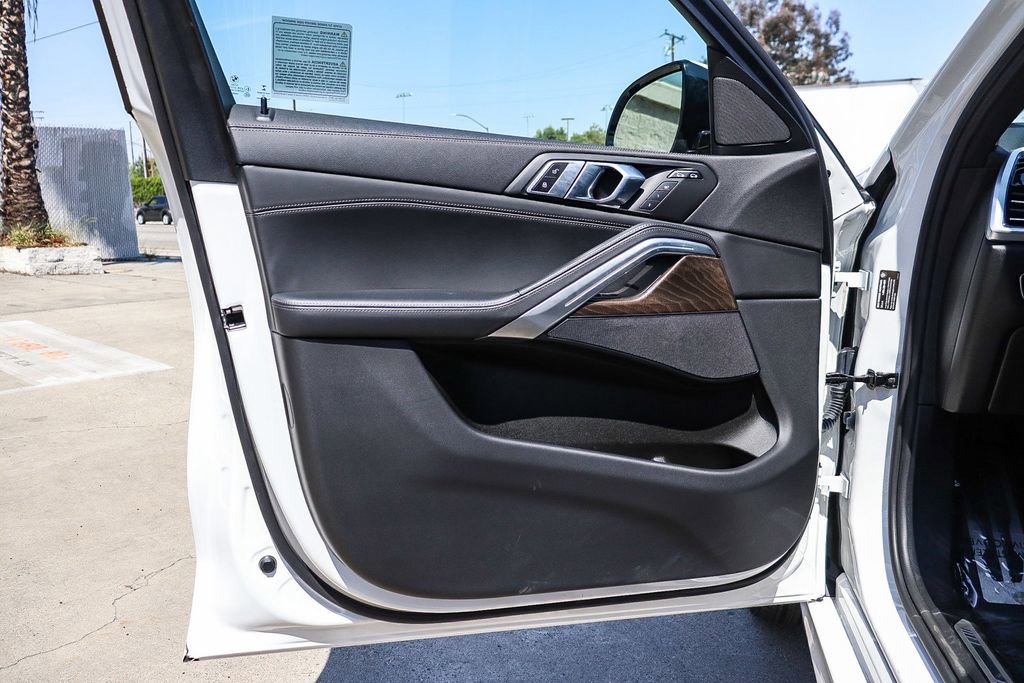 Used 2023 BMW X6 xDrive40i w/ M Sport Package AWD/4WD image 23