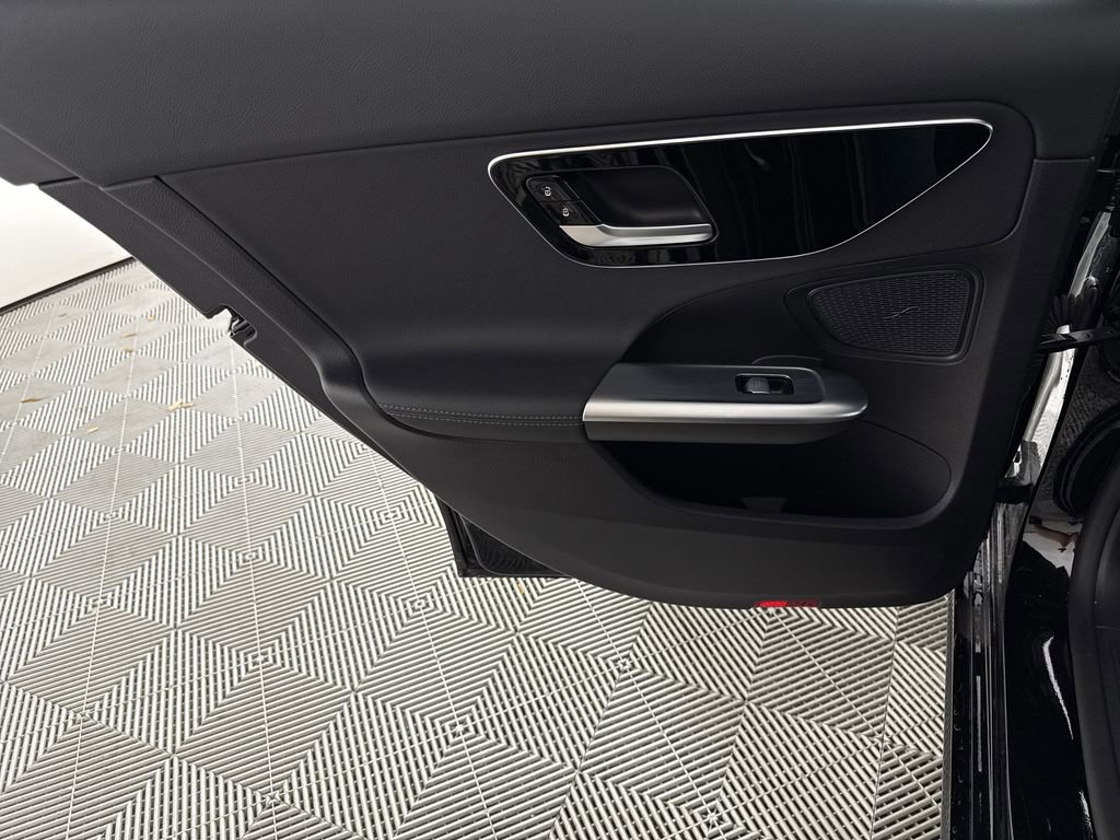 Used 2025 Mercedes-Benz C 300 Sedan image 11