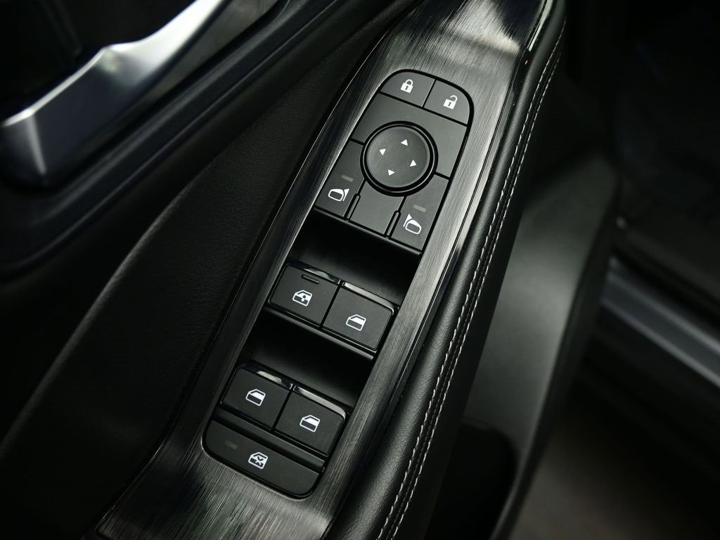 Used 2023 Nissan Rogue SV w/ SV Premium B Package image 18