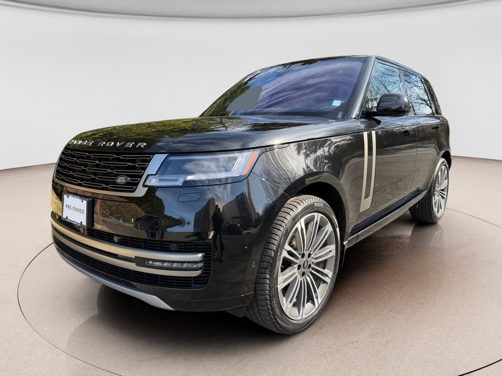 Used 2023 Land Rover Range Rover SE image 1