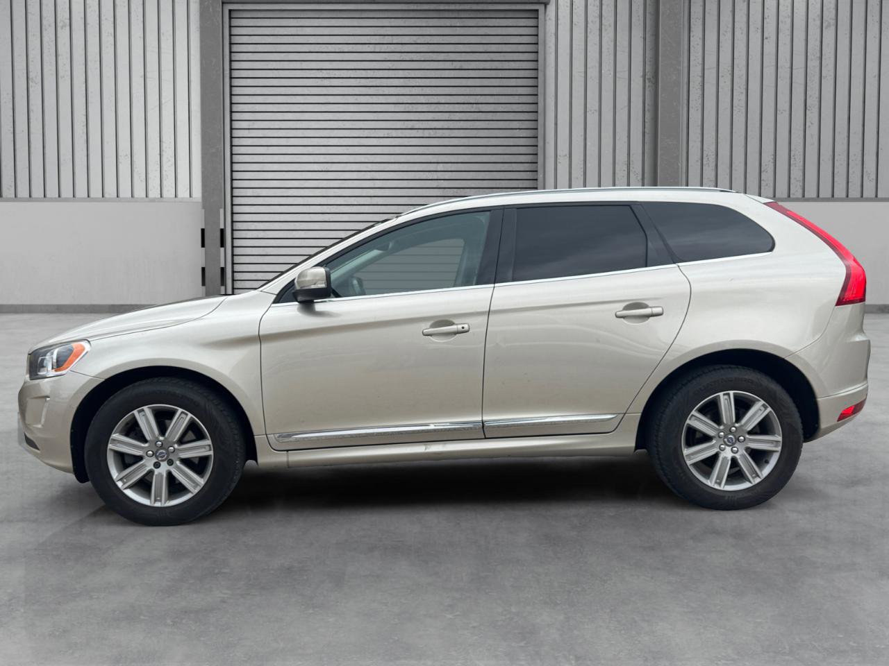 Used 2017 Volvo XC60 T5 Inscription image 2
