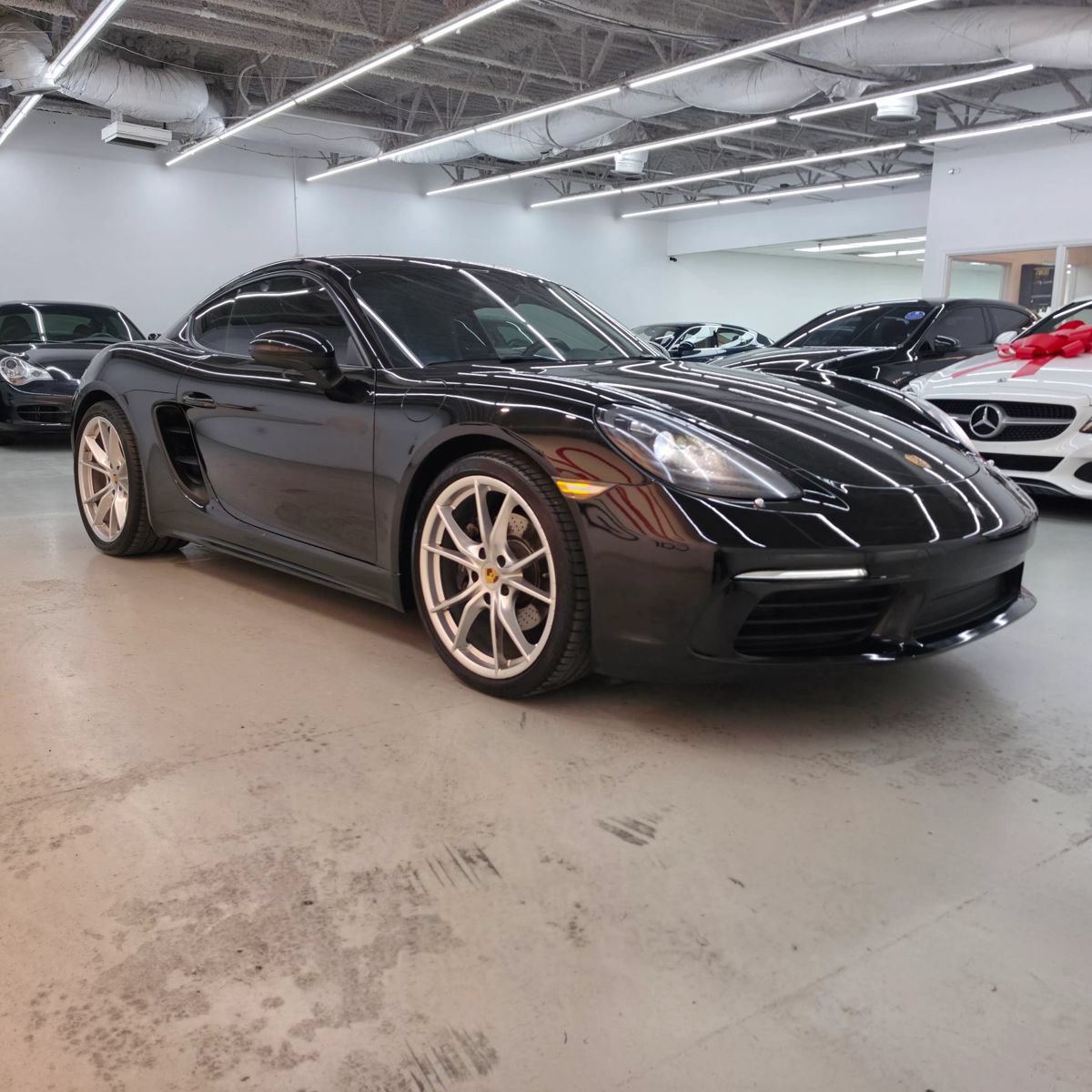 Used 2017 Porsche 718 Cayman RWD image 8