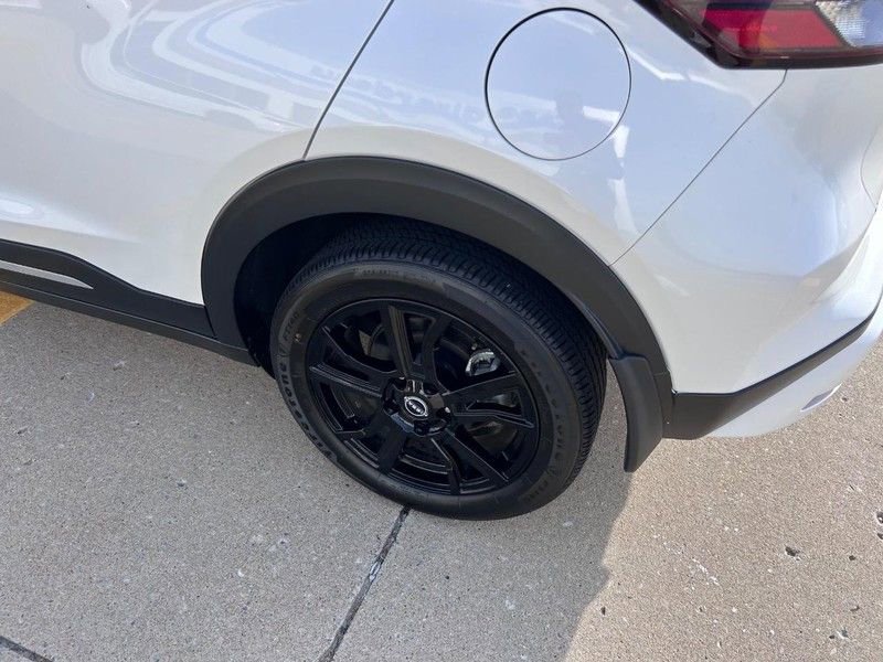 Used 2024 Nissan Kicks SR image 5