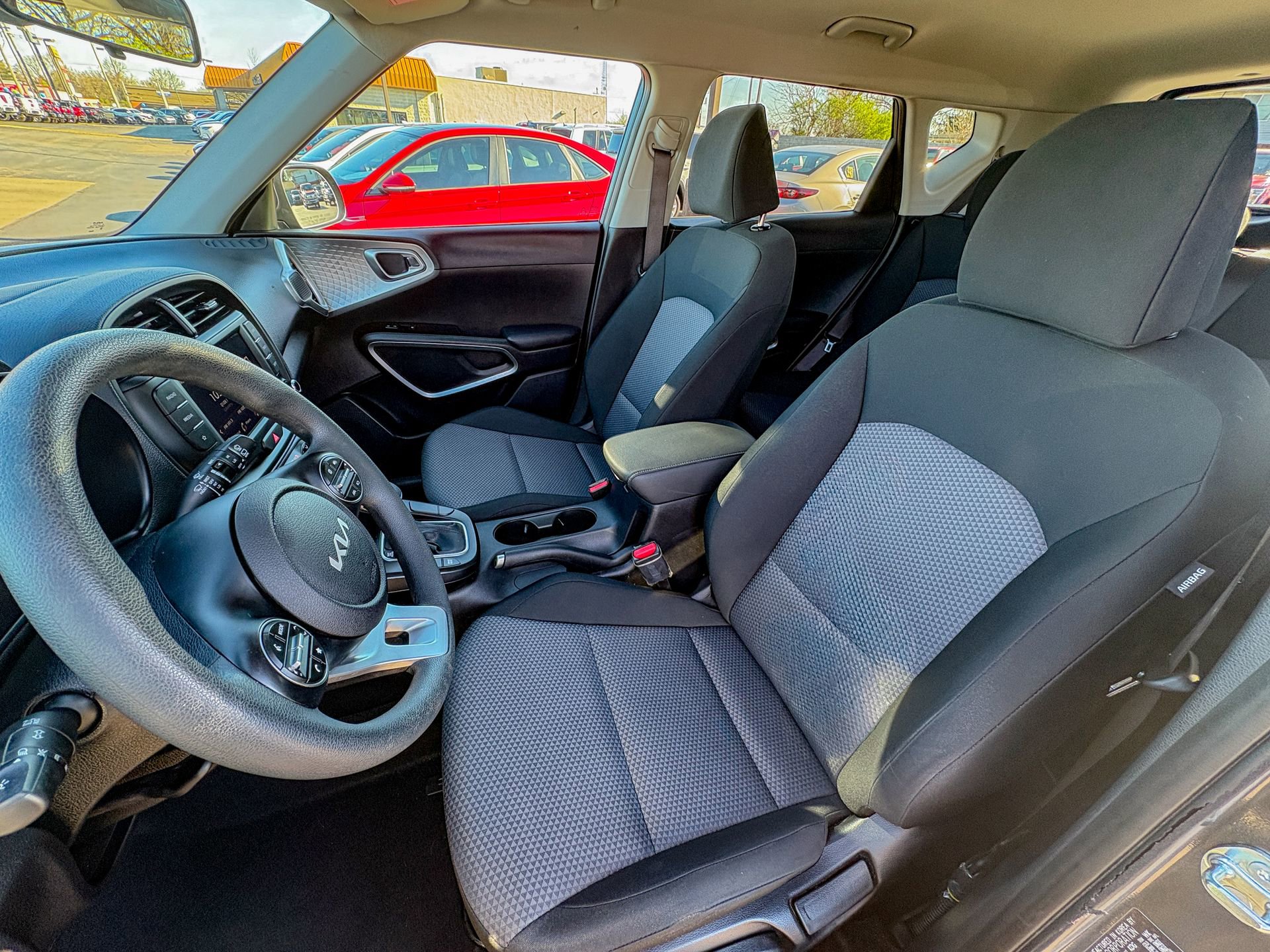 Used 2025 Kia Soul LX FWD image 17