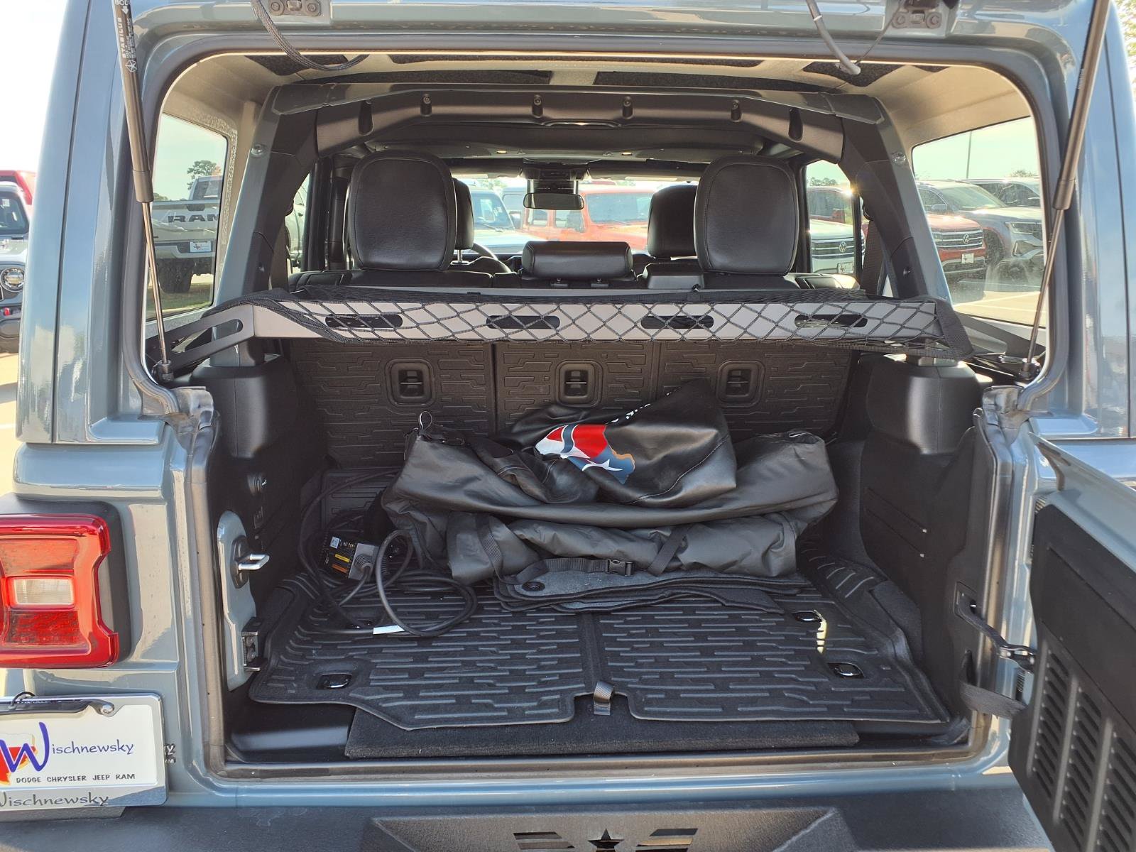 Used 2024 Jeep Wrangler Unlimited Sahara AWD/4WD image 8