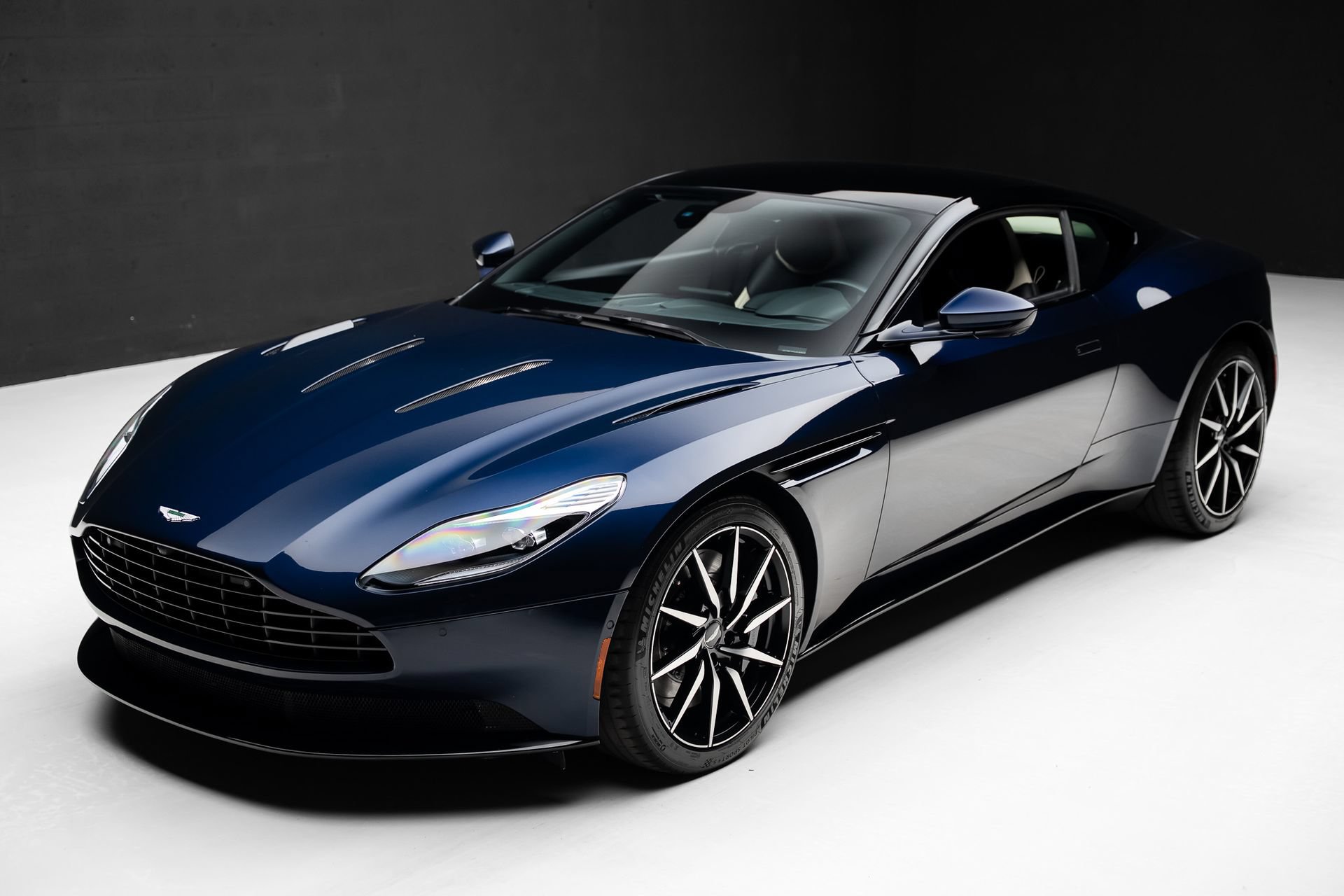 Used 2018 Aston Martin DB11 V12 RWD image 5