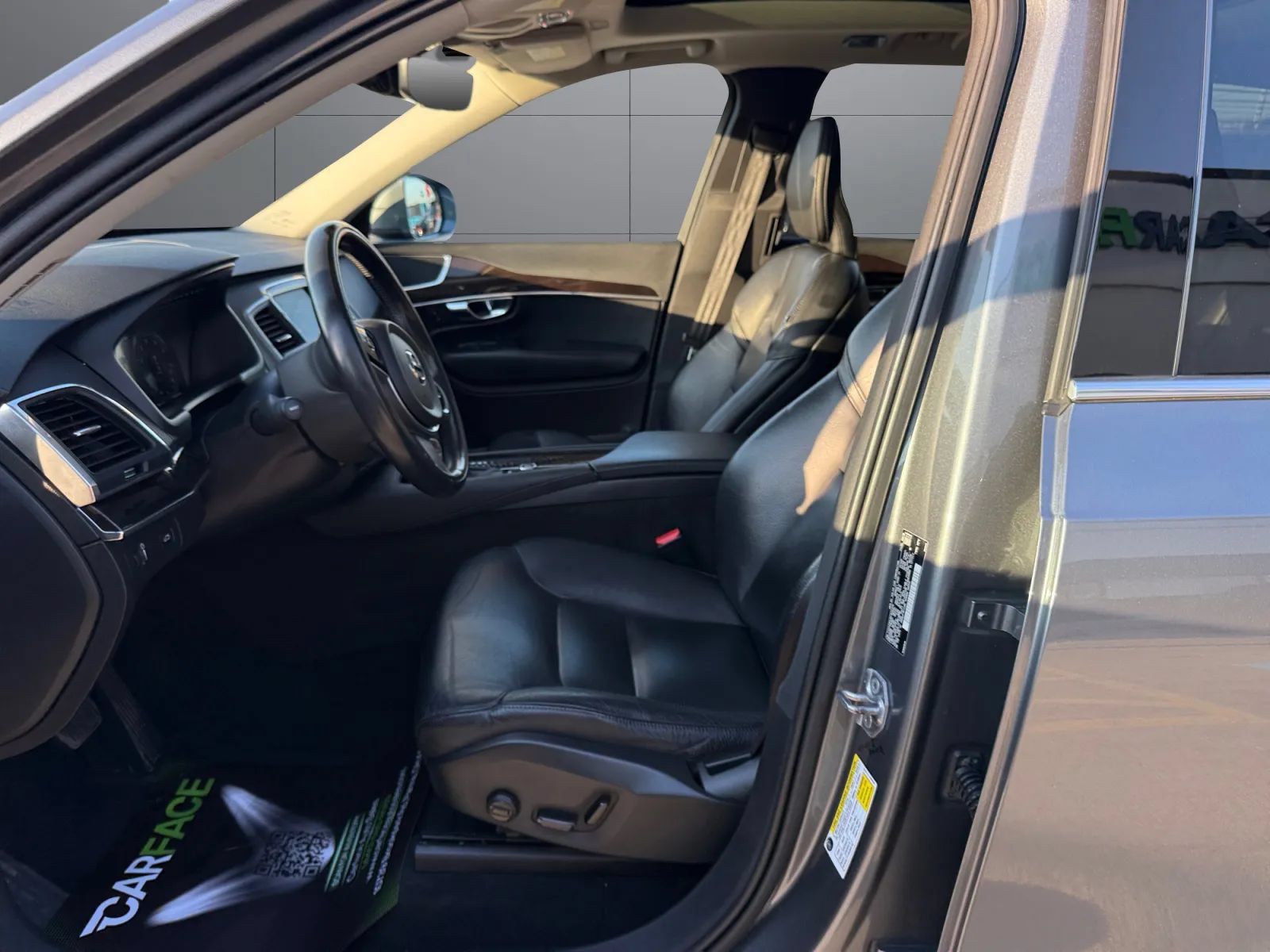 Used 2019 Volvo XC90 T6 Momentum w/ Advanced Package AWD/4WD image 16