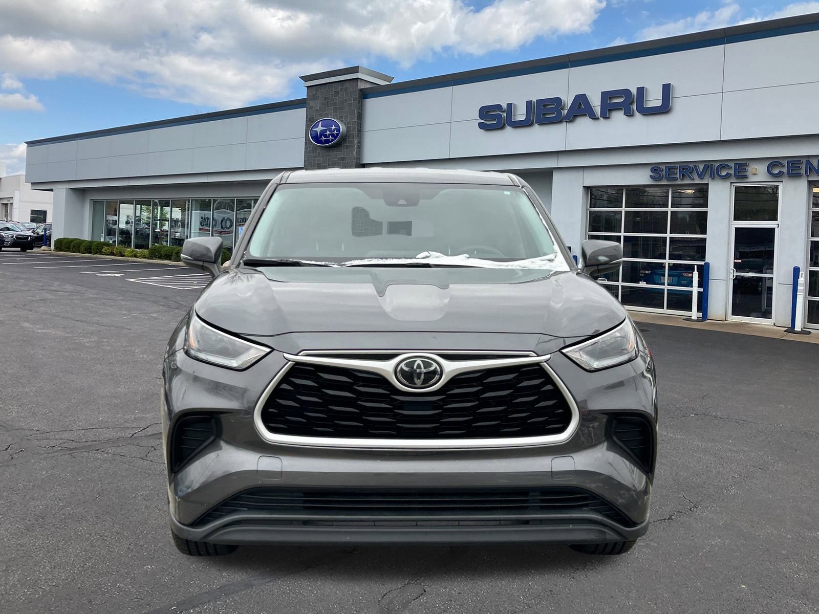 Used 2021 Toyota Highlander L image 2
