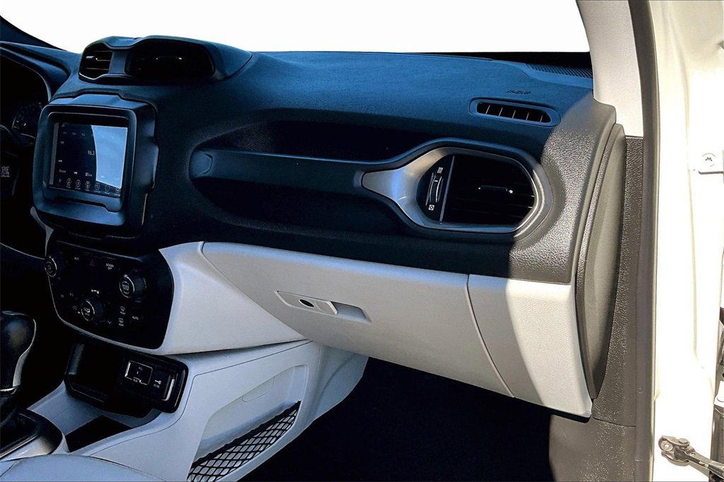 Used 2018 Jeep Renegade Limited w/ Safety & Security Group image 16