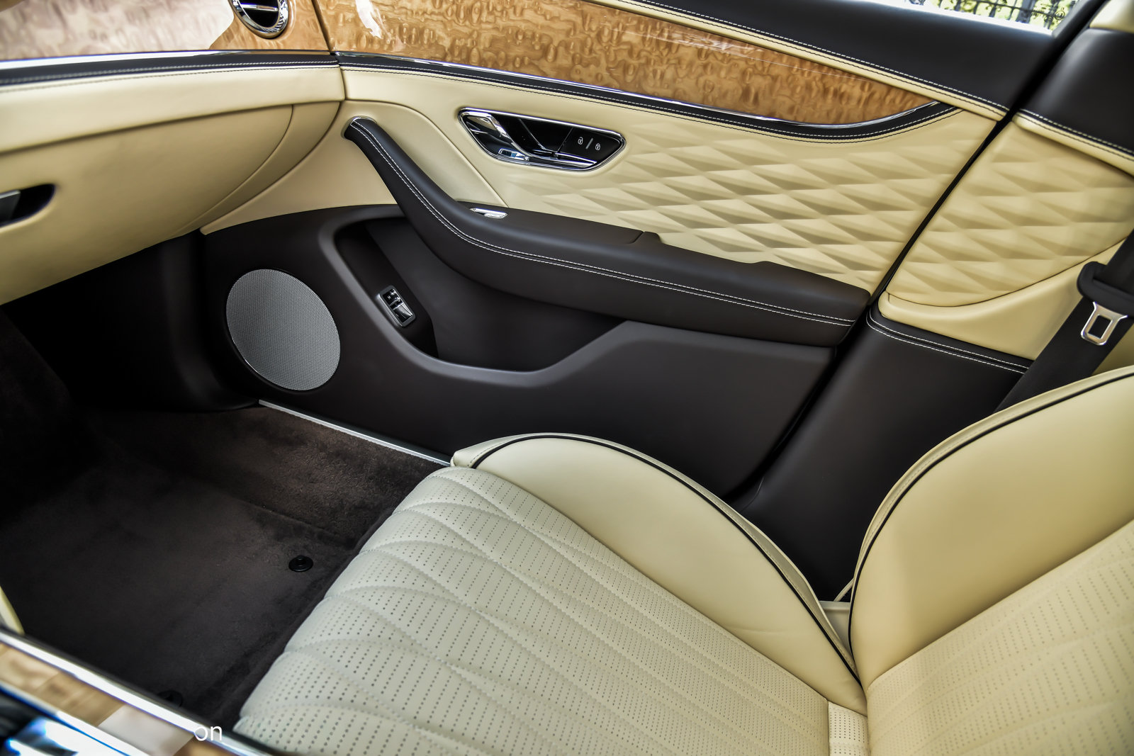 Certified 2021 Bentley Flying Spur V8 AWD/4WD image 34