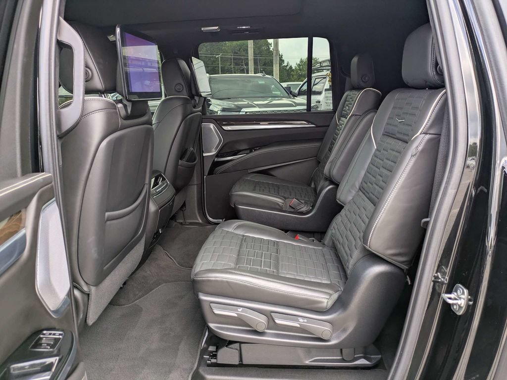 Certified 2025 Cadillac Escalade ESV Sport Platinum AWD/4WD image 17